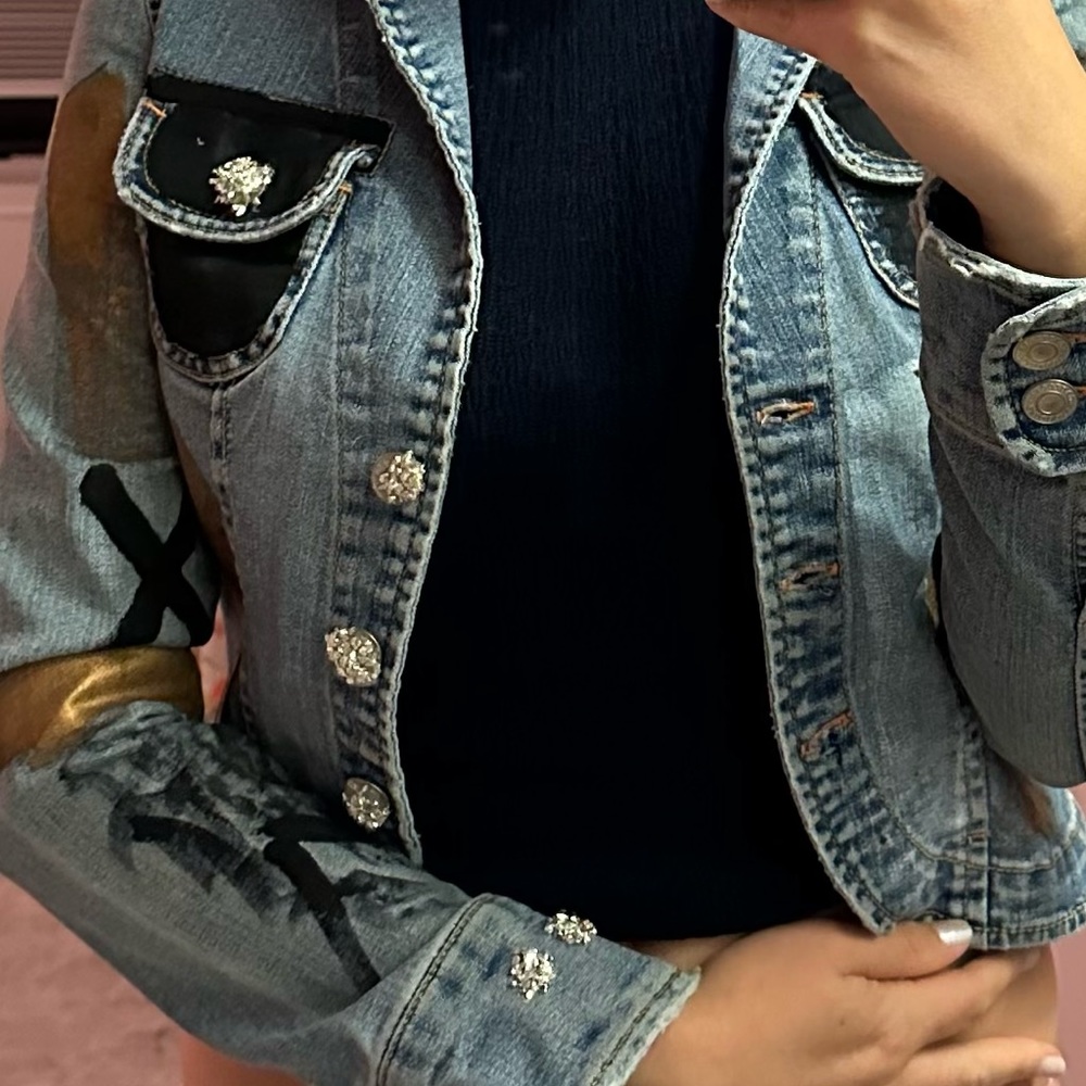 ONE OF A KIND VINTAGE CROPPED EMBELLISHED JEAN JACKET